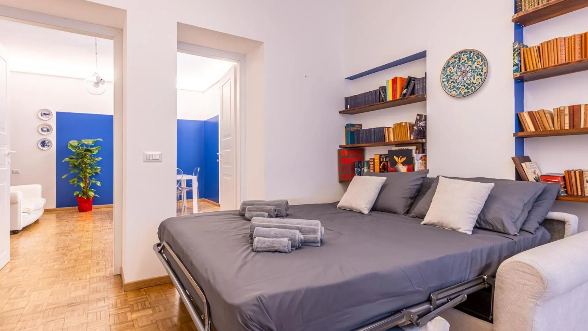 2 Bedroom Apartment - Chinatown Milan 0*,  Italy