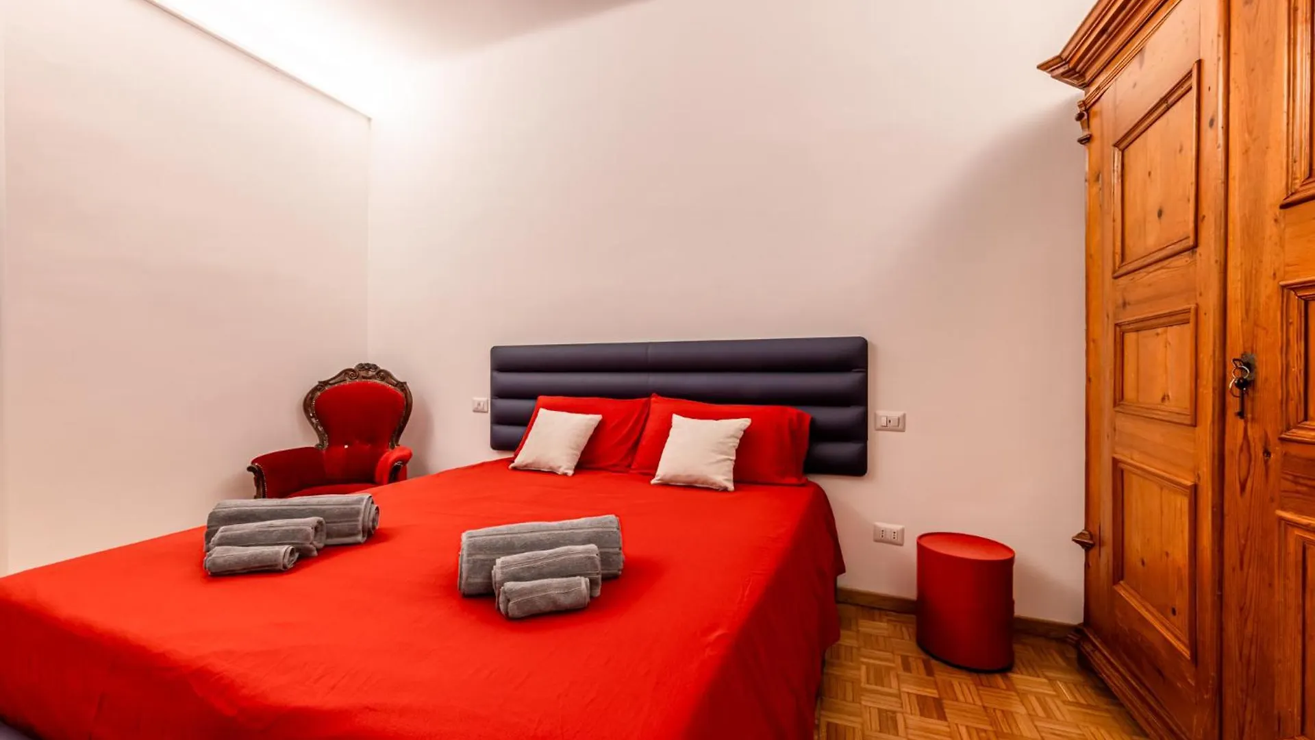 2 Bedroom Apartment - Chinatown Milan Italy