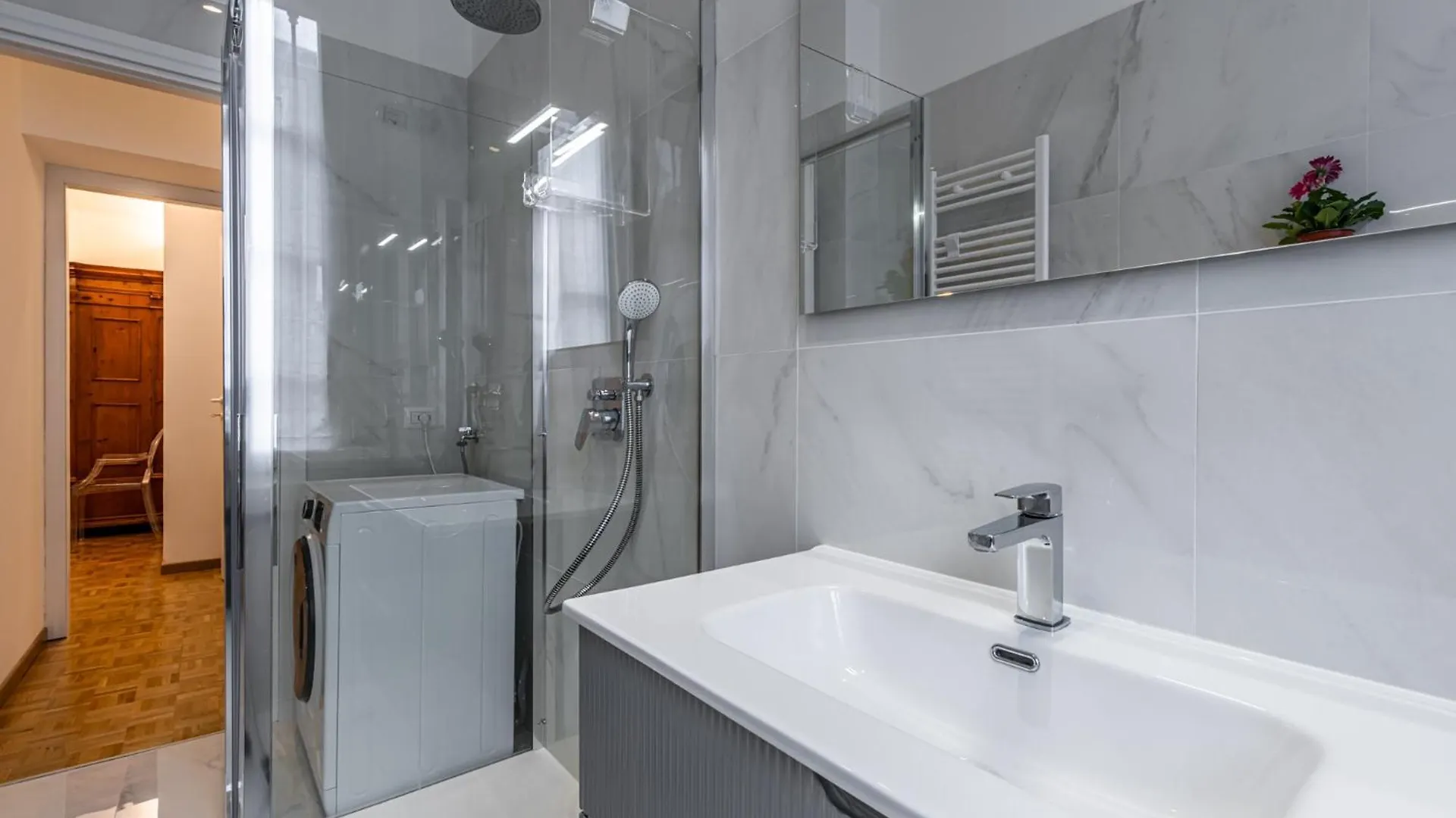 2 Bedroom Apartment - Chinatown Milan 0*,  Italy